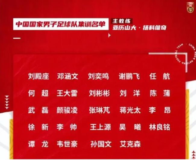 但是，此时包括东部山顶士兵在内的所有人，注意力都集中在了西边，所以根本没有人察觉这道人影的掠过。